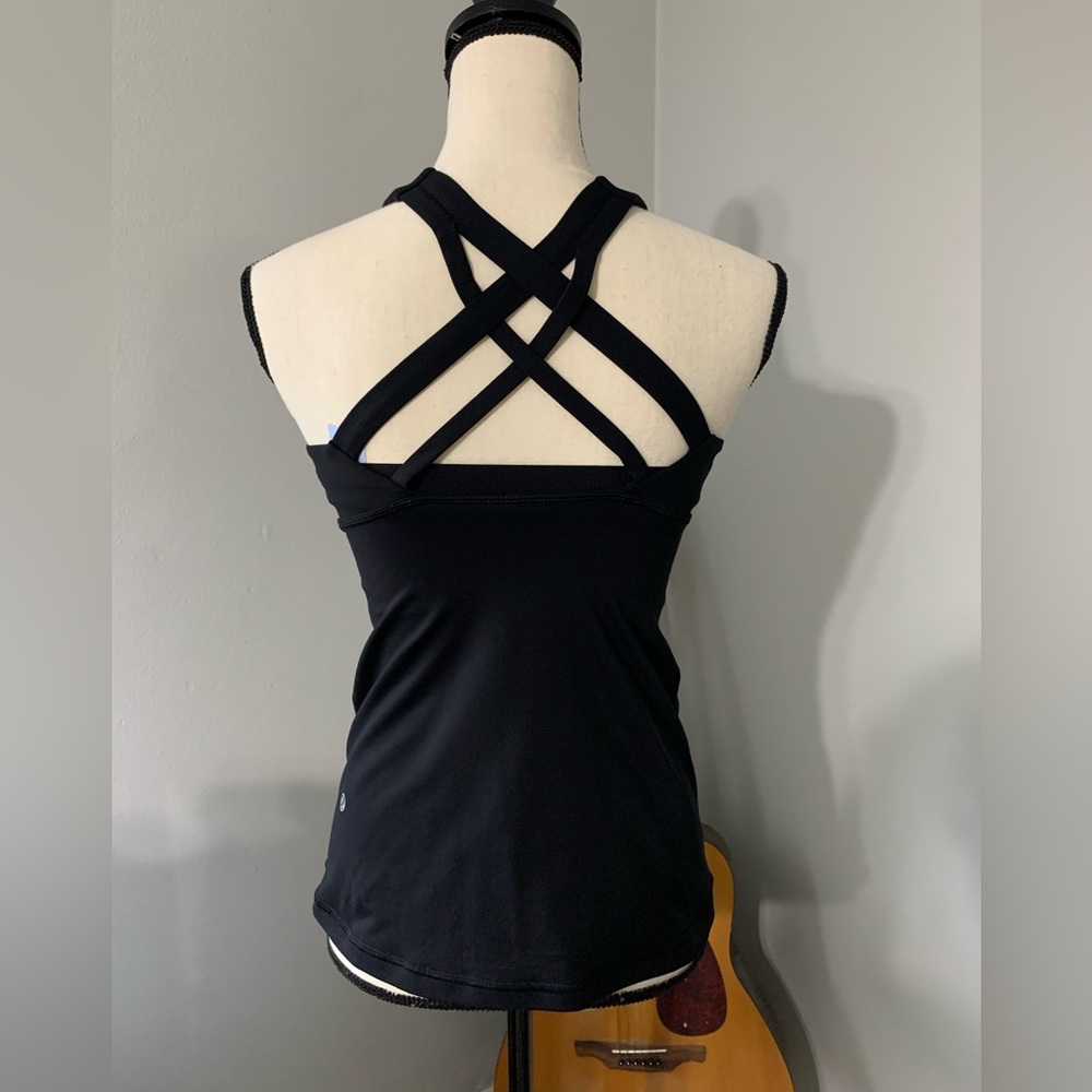 Lululemon strappy back tank form fitting . Black perfect condition
